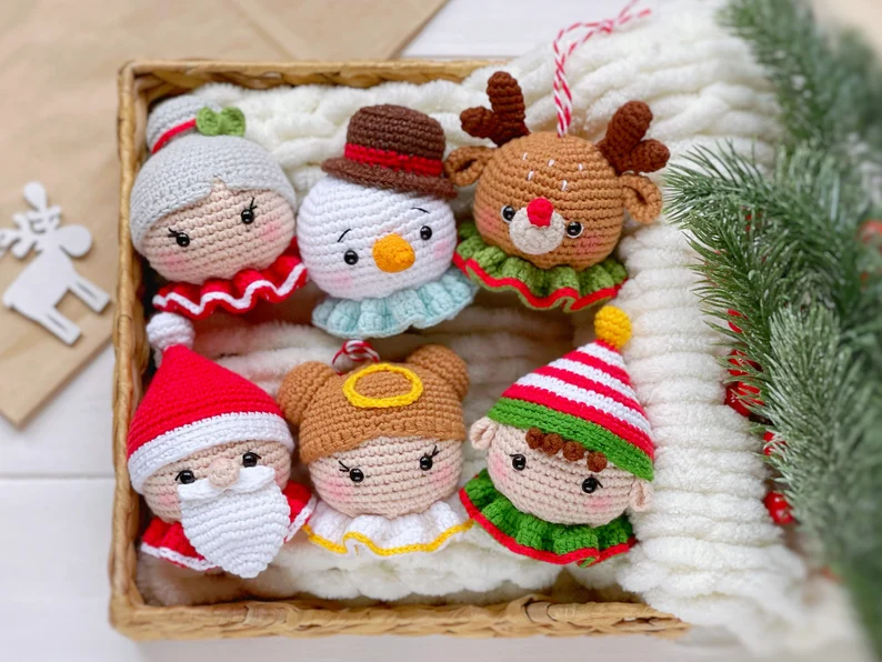 6 Easy Crochet Patterns for Festive Christmas Ornaments