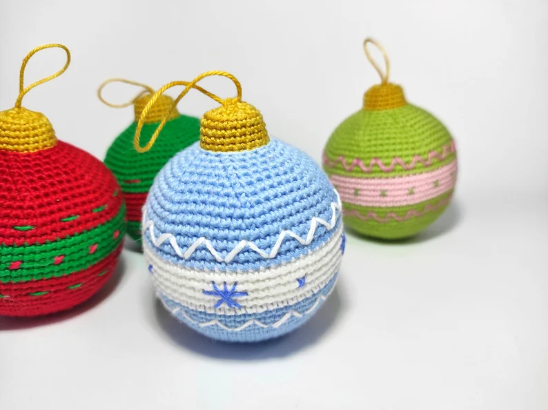 Easy Crochet Christmas Ornaments Pattern