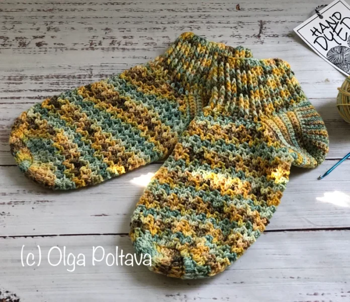 Easy V-Stitch Crochet Socks Pattern