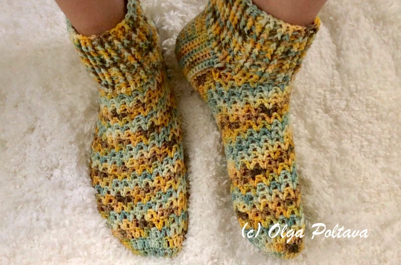 Easy V-Stitch Crochet Socks Pattern