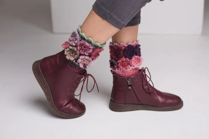 Lovers of Flowers Crochet Socks Pattern